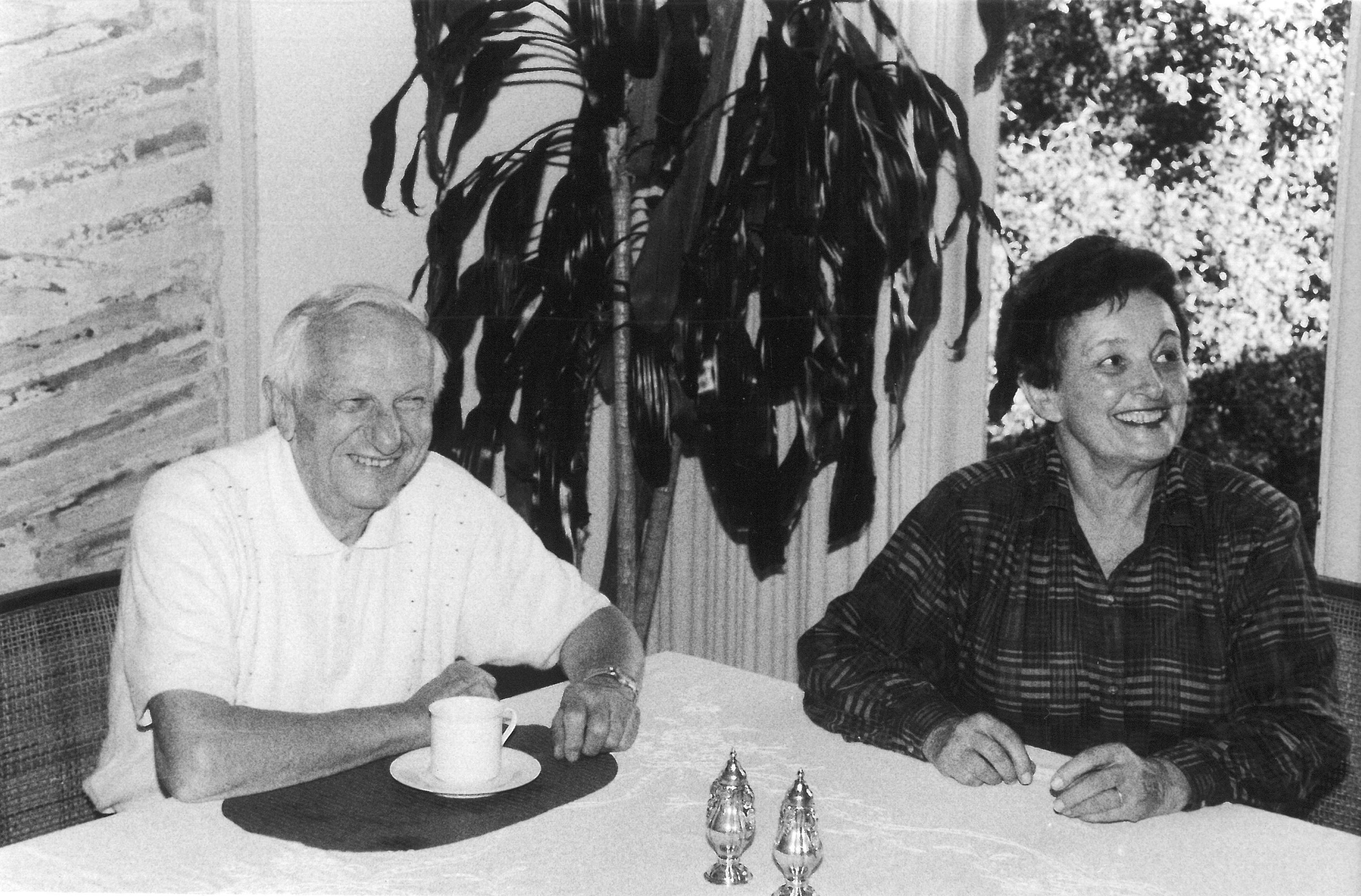 Arnold und Johanna Marque in ihrem Zuhause, 1993.