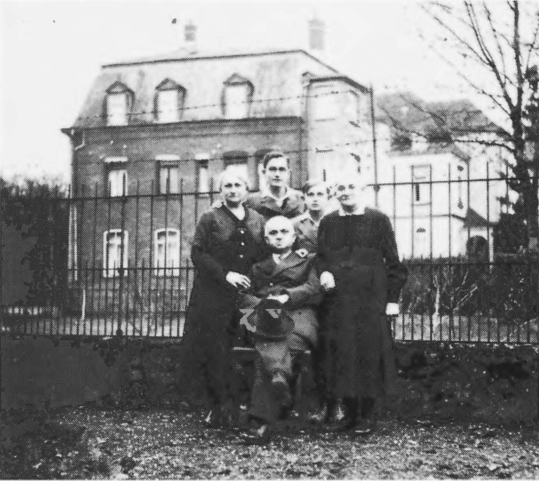 Die Familie mit der Großmutter mütterlicherseits 1936 in Schwäbisch Gmünd.