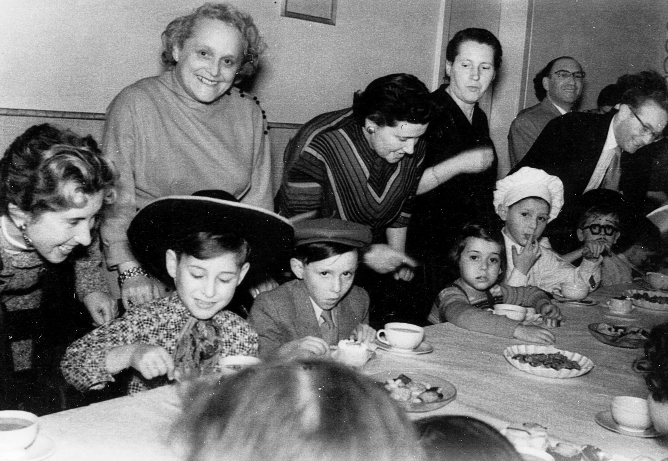 Fredy visits the Jewish community in Stuttgart with his mother on Purim
