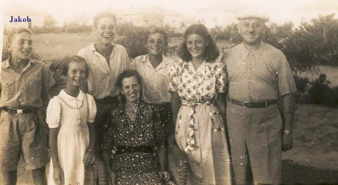 Jakob mit der Familie seines Onkels Julius und seiner Tante Elise Fröhlich.