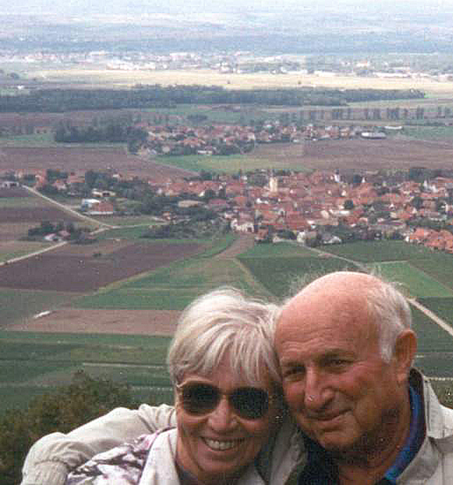 Jakob mit Hanna-Ruth in Wiesenbronn.