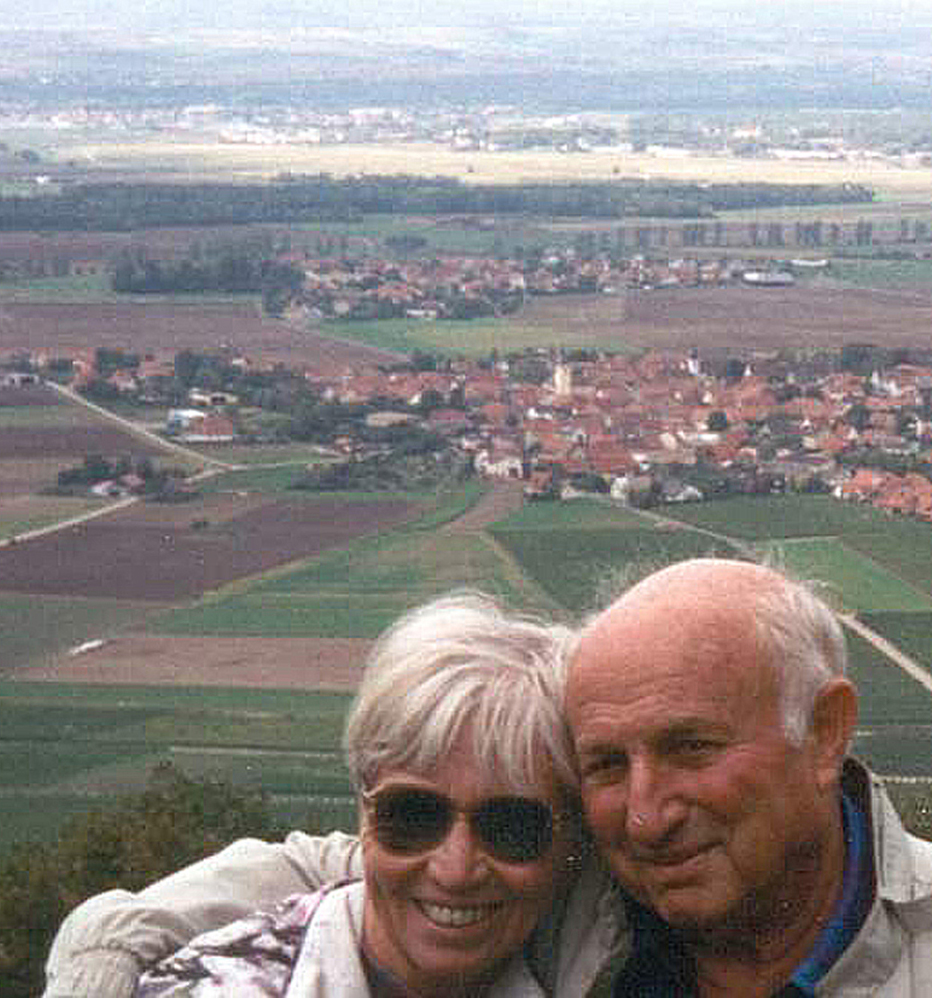 Jakob shows Wiesenbronn to Hanna-Ruth.