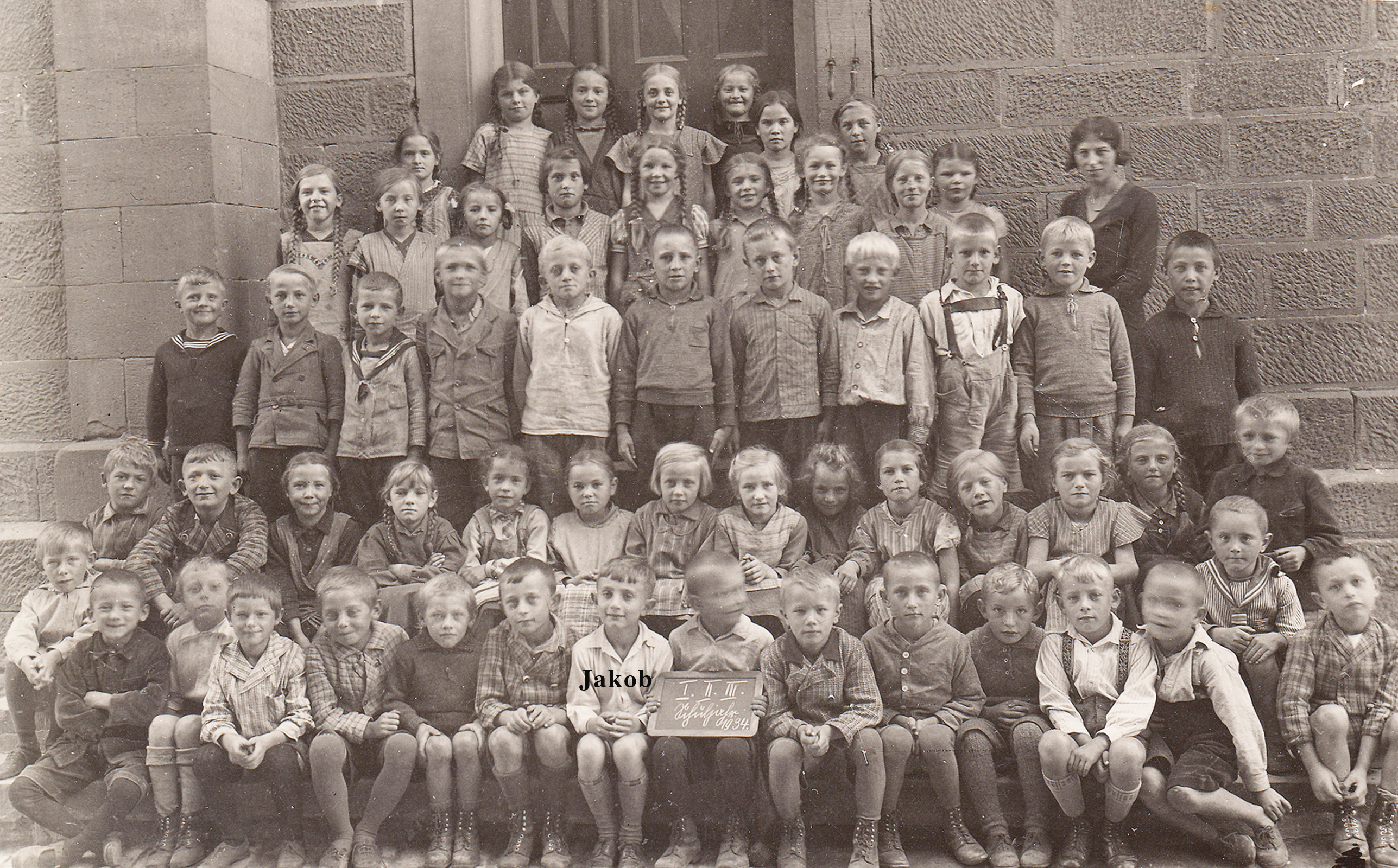 1934: Jakob in the second grade.
