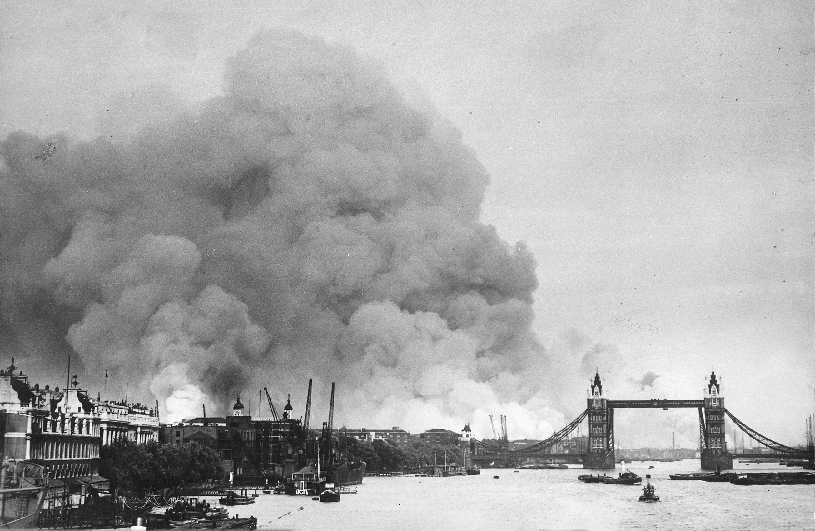 Air raids on England, which Manfred also had to witness.