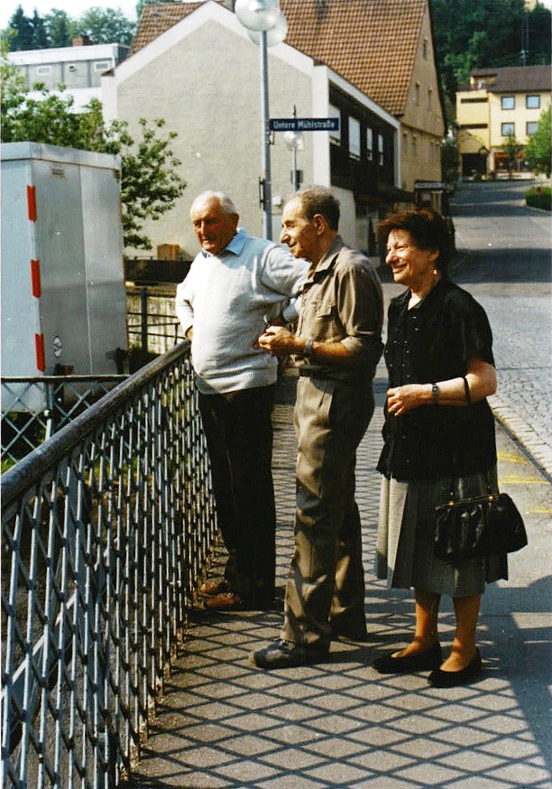 Manef (center) and Chanah Biran (right) in Hechingen, 1986.