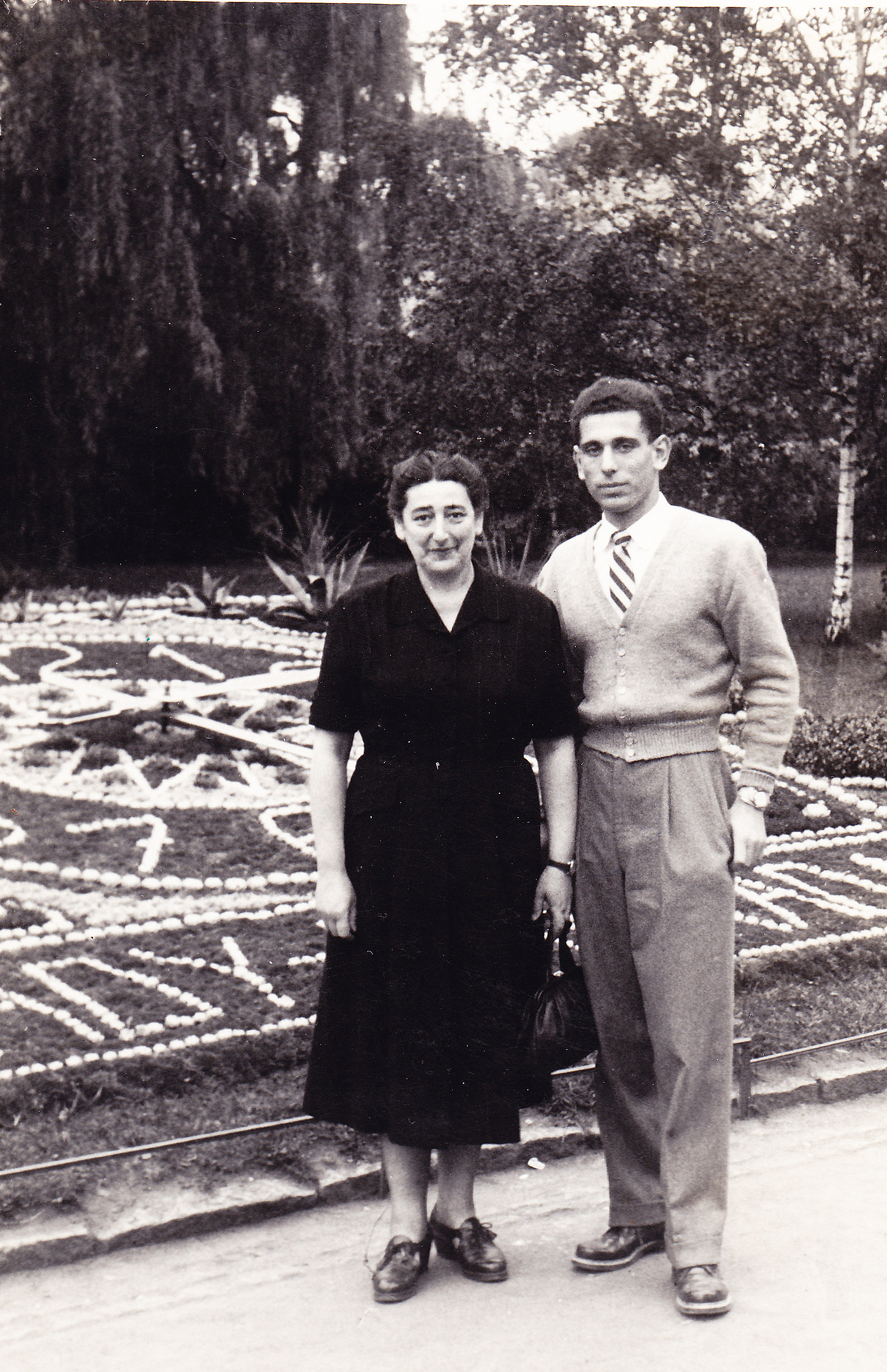 פאבל הופמן עם דודתו מגדלנה פולדס