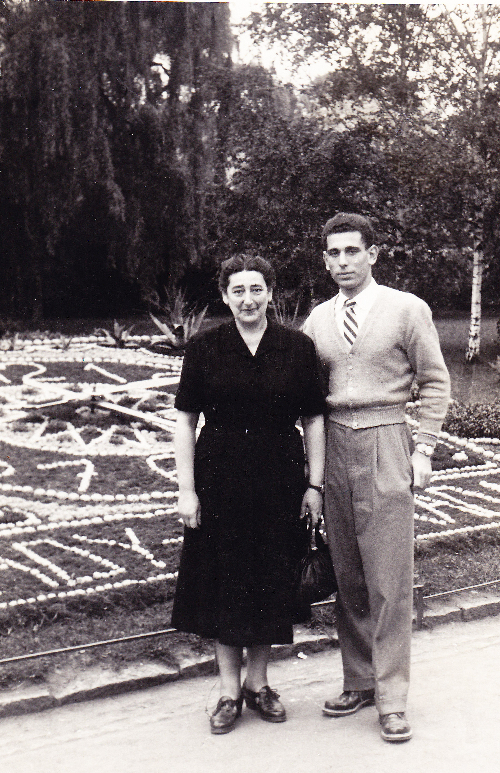 Pavel Hoffmann mit Tante Magdalena Földes.