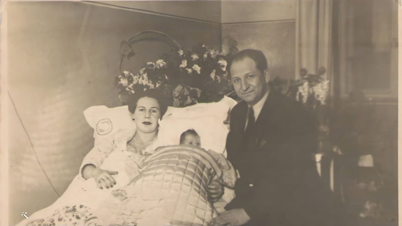 Franka und Michael Glovinsky im Krankenhaus mit ihrer neugeborenen Tochter Relli.
