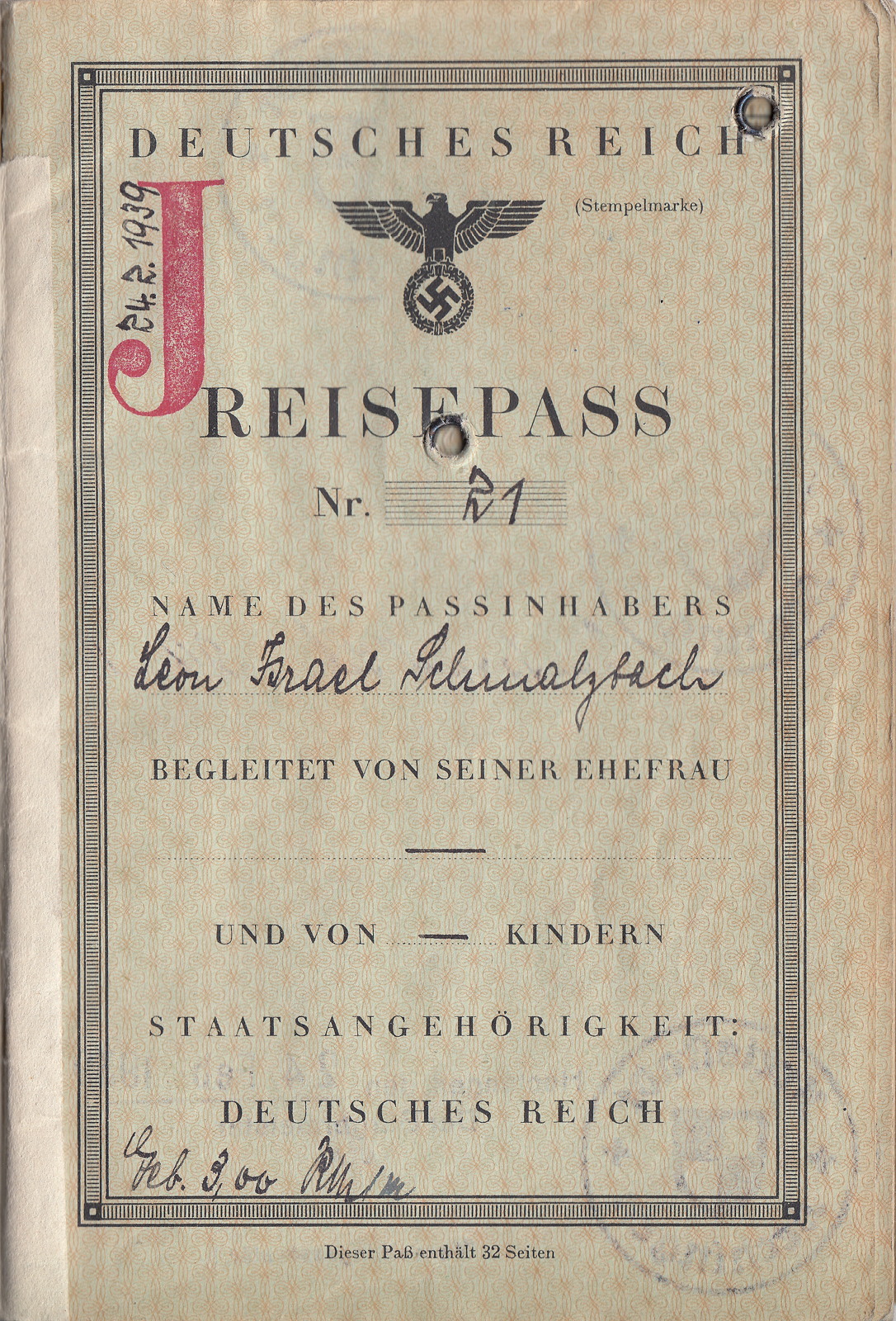 Pass von Leon Schmalzbach von 1939. Er muss jetzt den zusätzlichen Zwangsnamen Israel tragen.