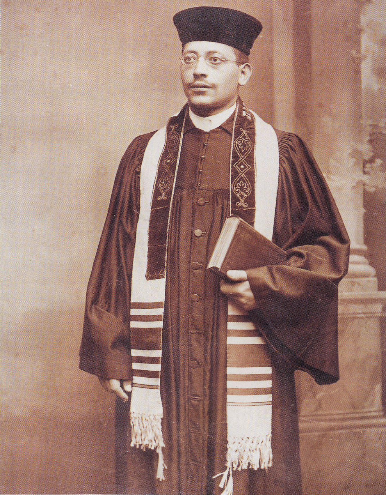 Leon Schmalzbach as cantor.