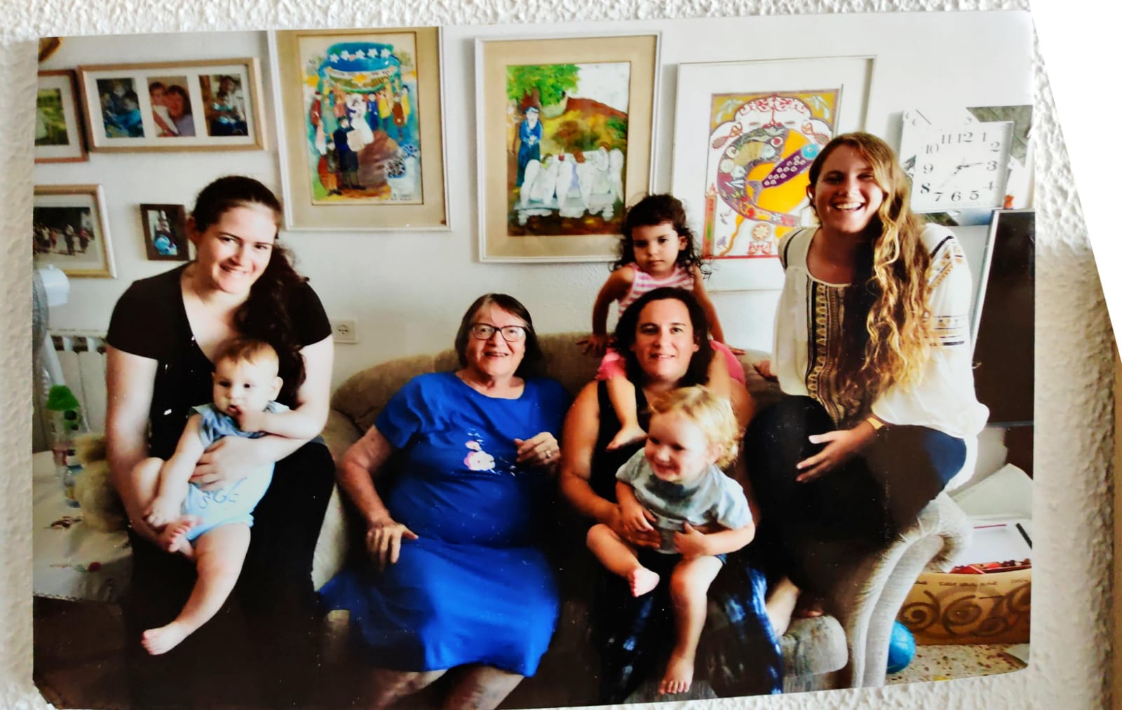 A family photo of Shoshana with her granddaughters and great-grandchildren.