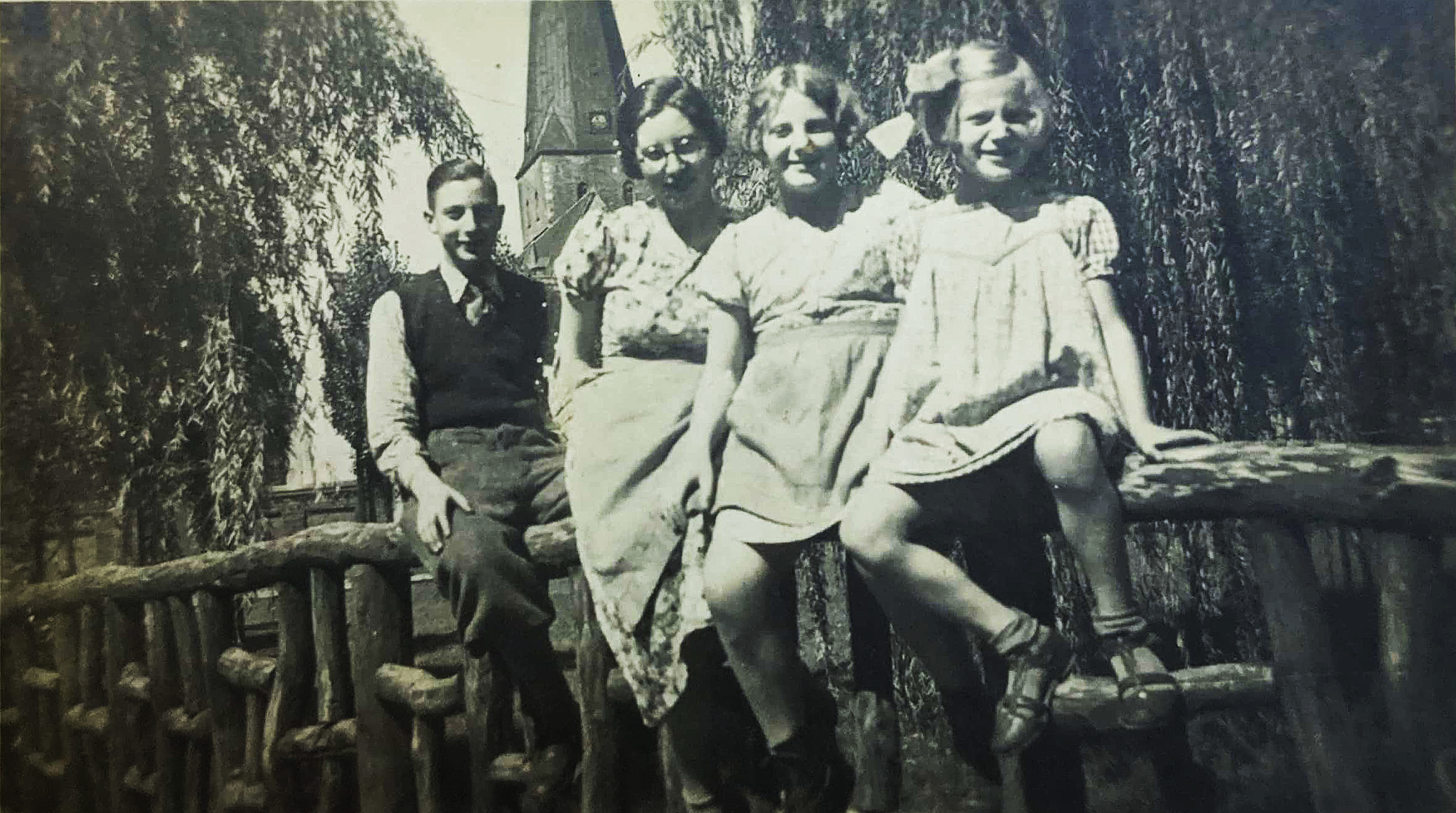 Vardit, in a family photo with her brothers and sisters. Vardit is the first on the right, the youngest of the children.